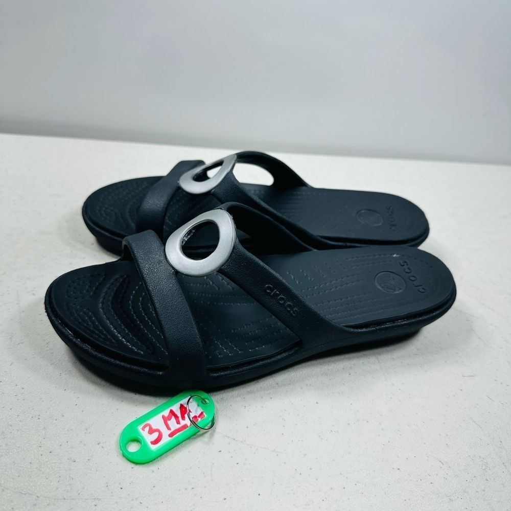 Crocs Sanrah 10 Black Matte Silver Circle Slide Sandal Strappy Wedge size 5